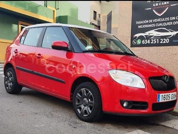 Usado Skoda Fabia 60 CV (44 kW) 2010 Rojo Berlina