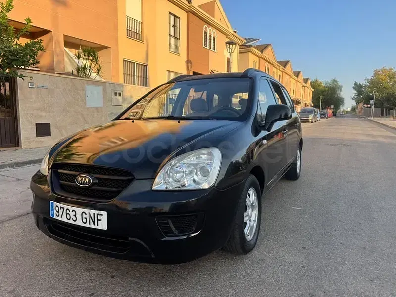 Usado Kia Carens 115 CV (84 kW) 2009 Negro Monovolumen