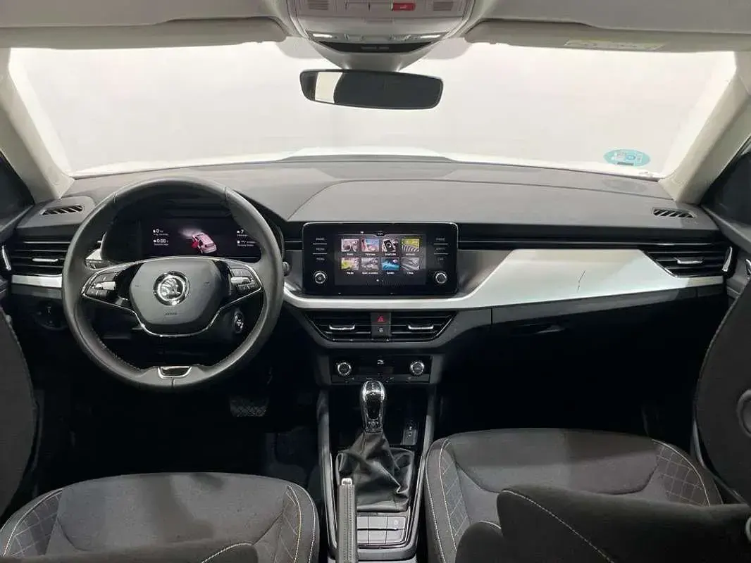 Usado Skoda Kamiq Ambition 110 CV (80 kW) 2022 Blanco SUV
