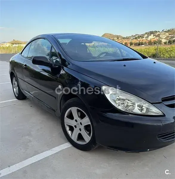 Usado Peugeot 307 CC 138 CV (101 kW) 2005 Negro Descapotable