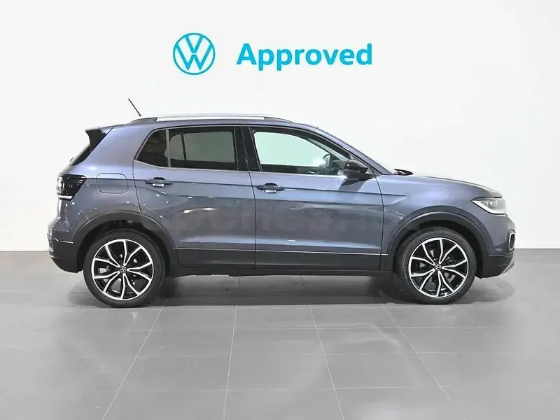 Usado VW T-Cross Sportline 150 CV (110 kW) 2022 Gris / plata SUV