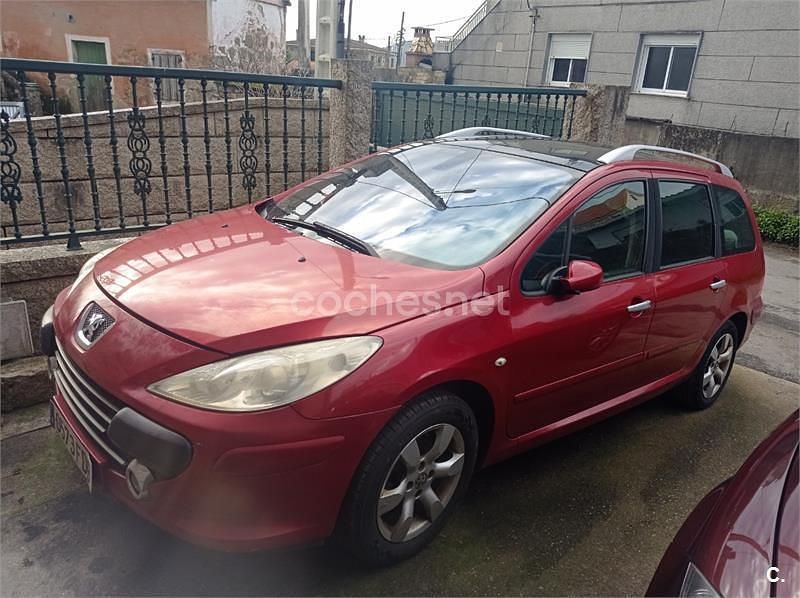 Usado Peugeot 307 110 CV (80 kW) 2006 Rojo Familiar