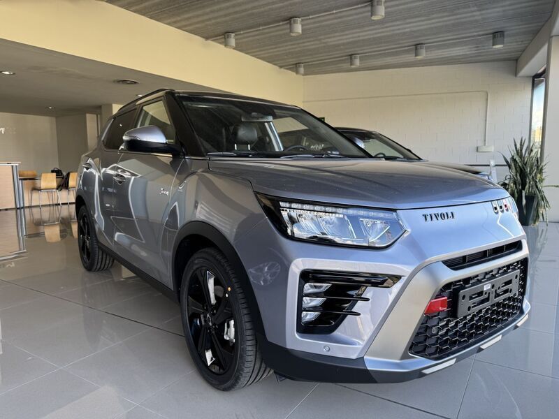 Usado Ssangyong (KGM) Tivoli Limited 163 CV (119 kW) 2024 Gris SUV