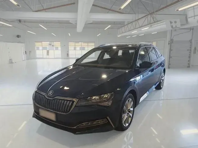 Usado Skoda Superb Style 217 CV (159 kW) 2021 Azul Familiar