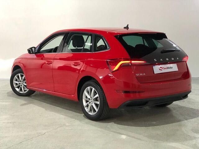 Usado Skoda Scala Ambition 110 CV (80 kW) 2022 Rojo Utilitario