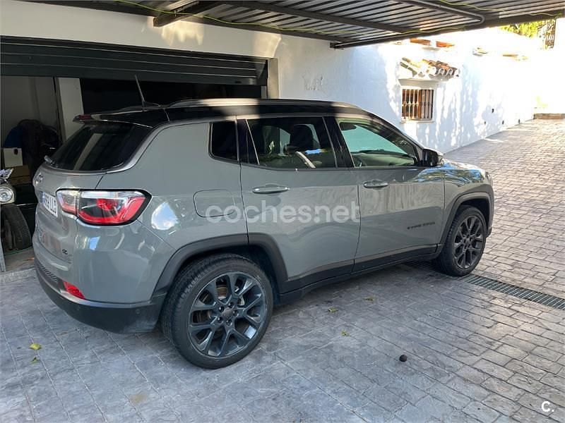 Usado Jeep Compass 150 CV (110 kW) 2020 Gris / plata SUV
