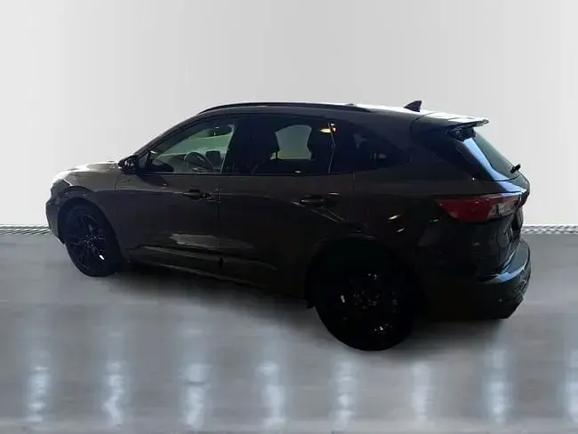 Usado Ford Kuga ST-Line X 190 CV (139 kW) 2024 Gris magnetic (metalizado) SUV