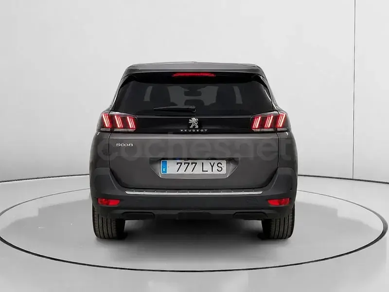 Usado Peugeot 5008 Allure 130 CV (95 kW) 2022 Gris / plata SUV