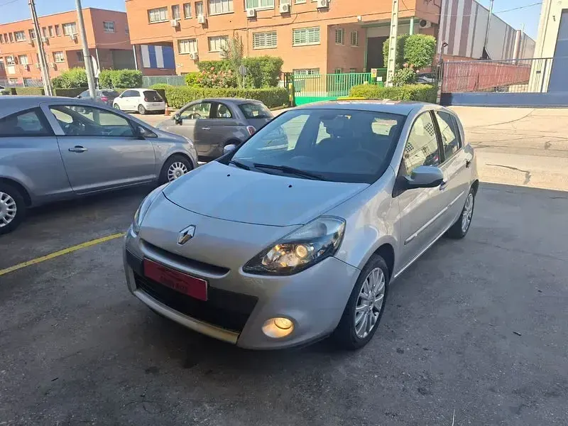 Usado Renault Clio II Exception 105 CV (77 kW) 2010 Gris / plata Berlina