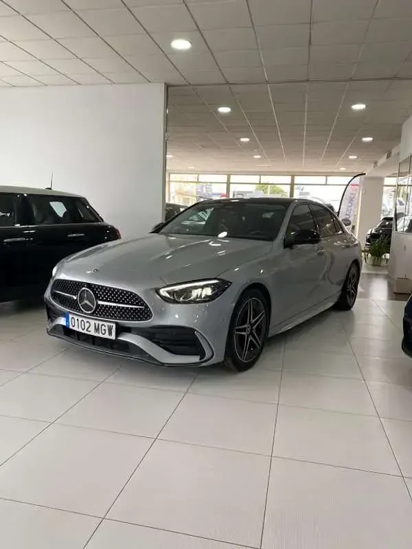 Usado Mercedes C220 200 CV (147 kW) 2023 Plateado Berlina