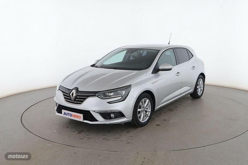Plateado Usado 2016 Renault Mégane IV Zen Berlina | 12.999 € (Precio justo) - Imagen 1/3