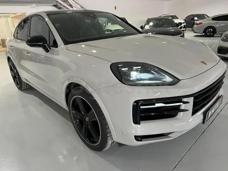 Usado Porsche Cayenne 519 CV (381 kW) 2024 Gris / plata SUV