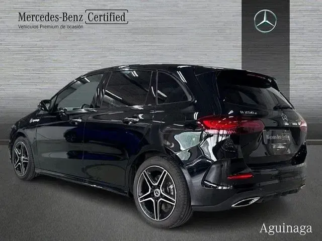 Usado Mercedes B250e 218 CV (160 kW) 2025 Negro cosmos Monovolumen