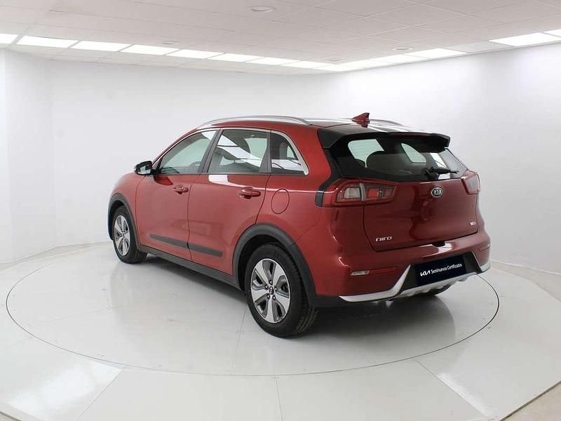 Begagnad Kia Niro 141 HK (103 kW) 2018 Röd SUV