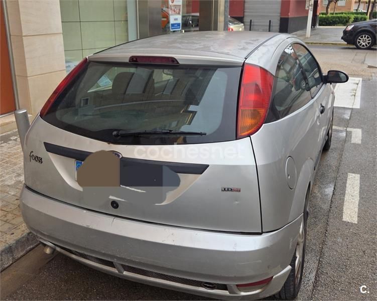 Gris / plata Usado 2003 Ford Focus Trend Berlina | 1500 € (Buen precio) - Imagen 1/2