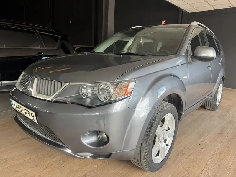Usado Mitsubishi Outlander Intense+ 140 CV (102 kW) 2007 Gris / plata SUV