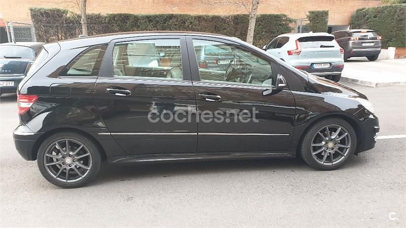 Usado Mercedes B180 109 CV (80 kW) 2011 Negro Monovolumen