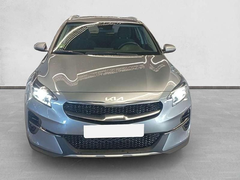 Usado Kia XCeed 120 HP (88 kW) 2022 Prateado SUV