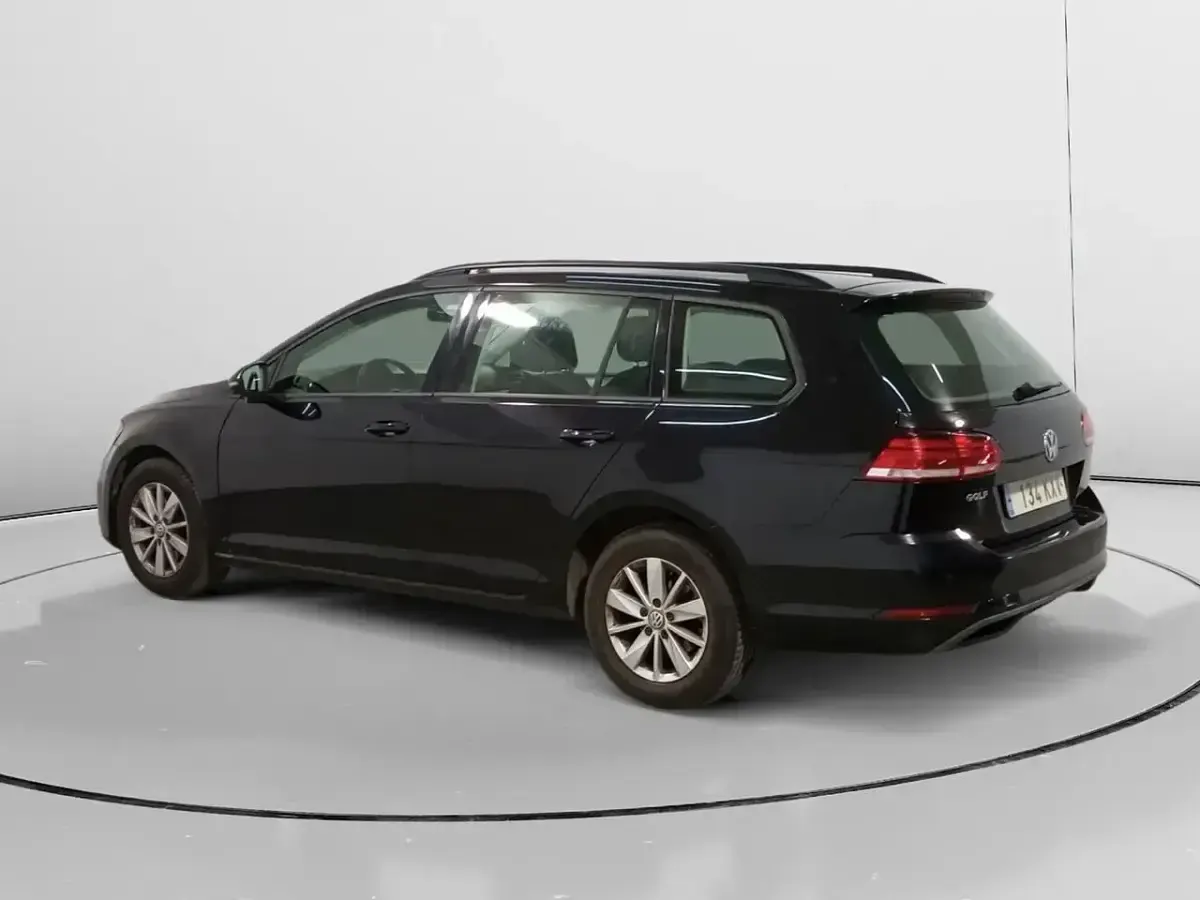 Usado VW Golf VII 116 CV (85 kW) 2019 Negro Familiar