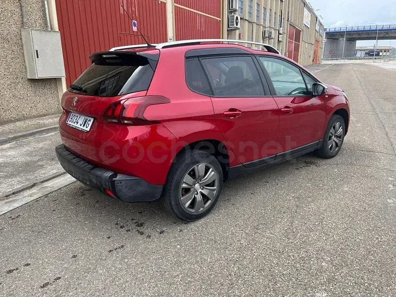 Usado Peugeot 2008 Style 100 CV (73 kW) 2018 Granate SUV
