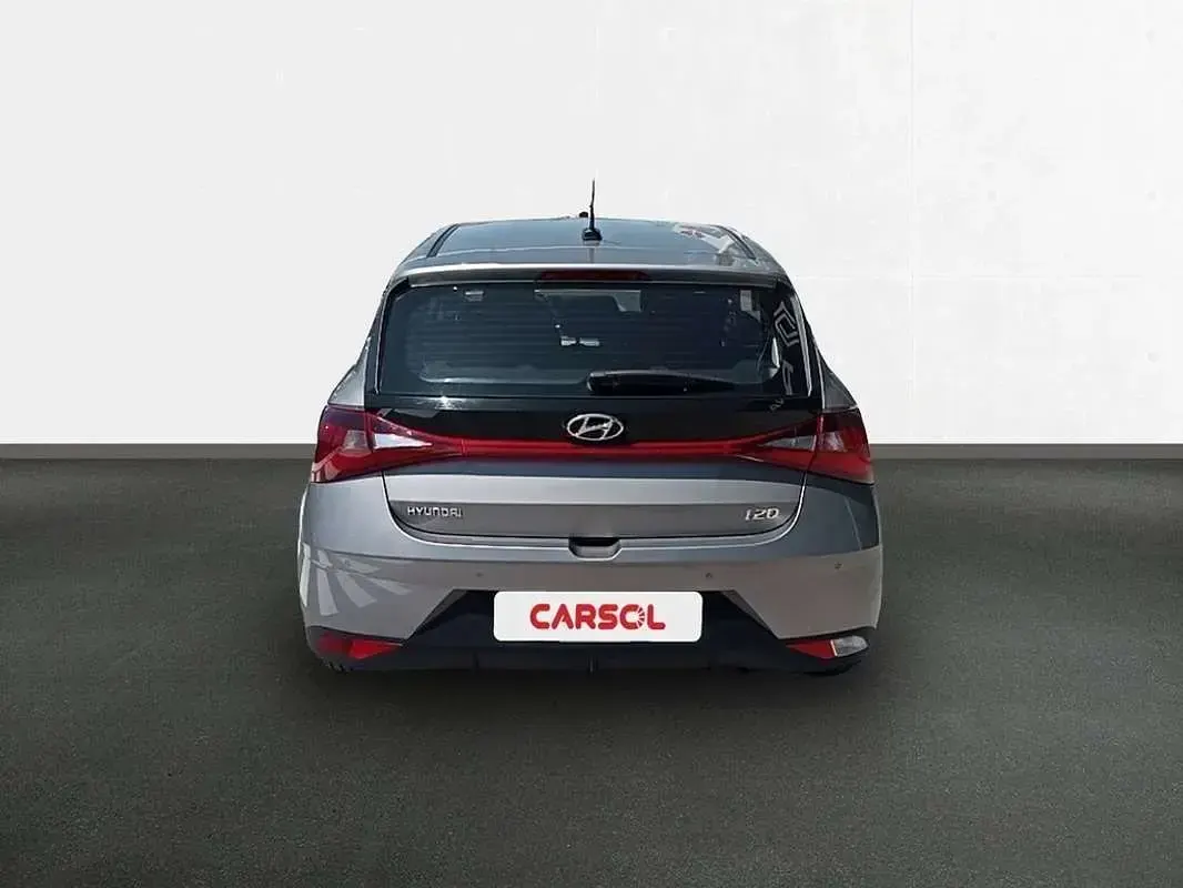 Usado Hyundai i20 101 CV (74 kW) 2022 Gris Utilitario