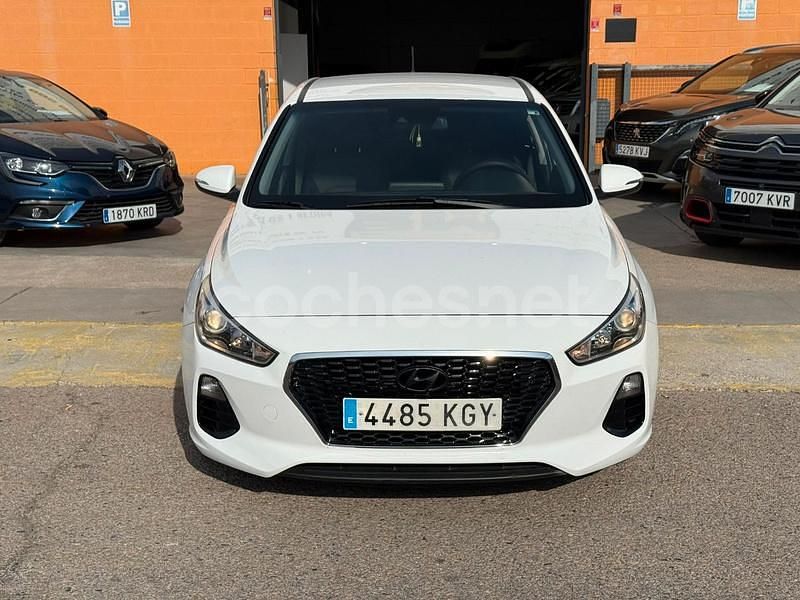 Usado Hyundai i30 120 CV (88 kW) 2018 Blanco Berlina