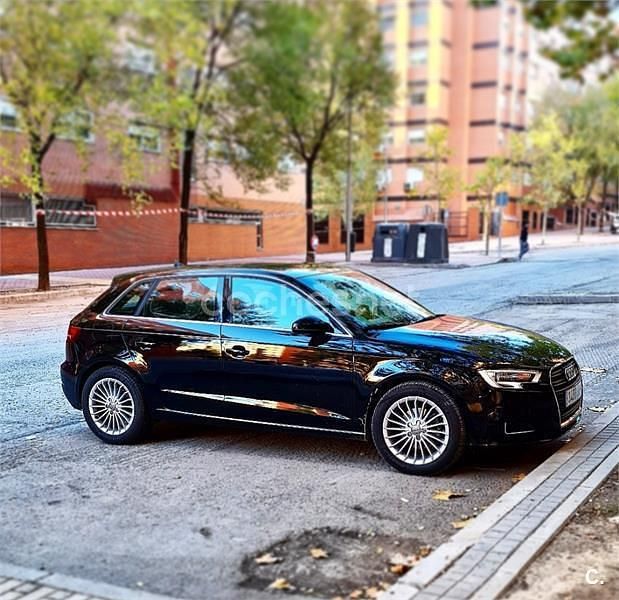 Usado Audi A3 Attraction 110 CV (80 kW) 2017 Negro Berlina