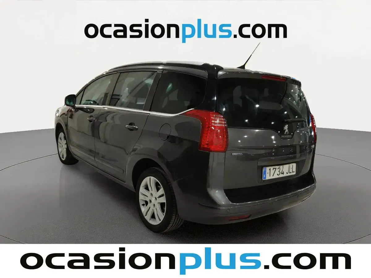 Usado Peugeot 5008 Allure 120 CV (88 kW) 2016 Gris Monovolumen