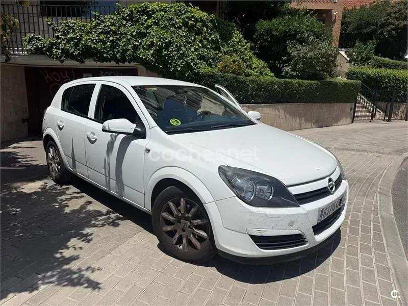 Usado Opel Astra Enjoy 105 CV (77 kW) 2004 Blanco Berlina