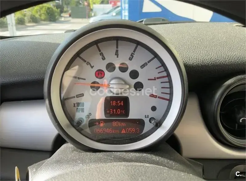 Usado Mini ONE 90 CV (66 kW) 2008 Gris / plata Utilitario