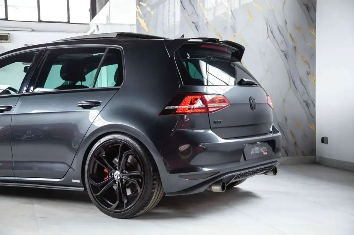 Usado VW Golf VII GTI 230 CV (169 kW) 2014 Gris Utilitario