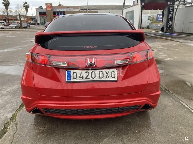 Usado Honda Civic Comfort 140 CV (102 kW) 2006 Rojo Berlina