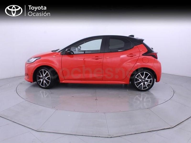 Usado Toyota Yaris Hybrid Style 116 CV (85 kW) 2022 Rojo Berlina