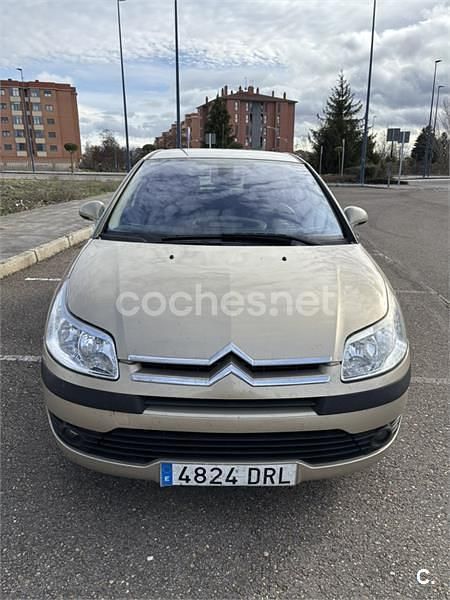Usado Citroën C4 110 CV (80 kW) 2005 Amarillo Berlina