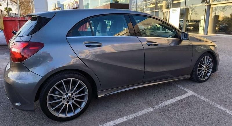 Usado Mercedes A200 136 CV (100 kW) 2018 Gris Utilitario