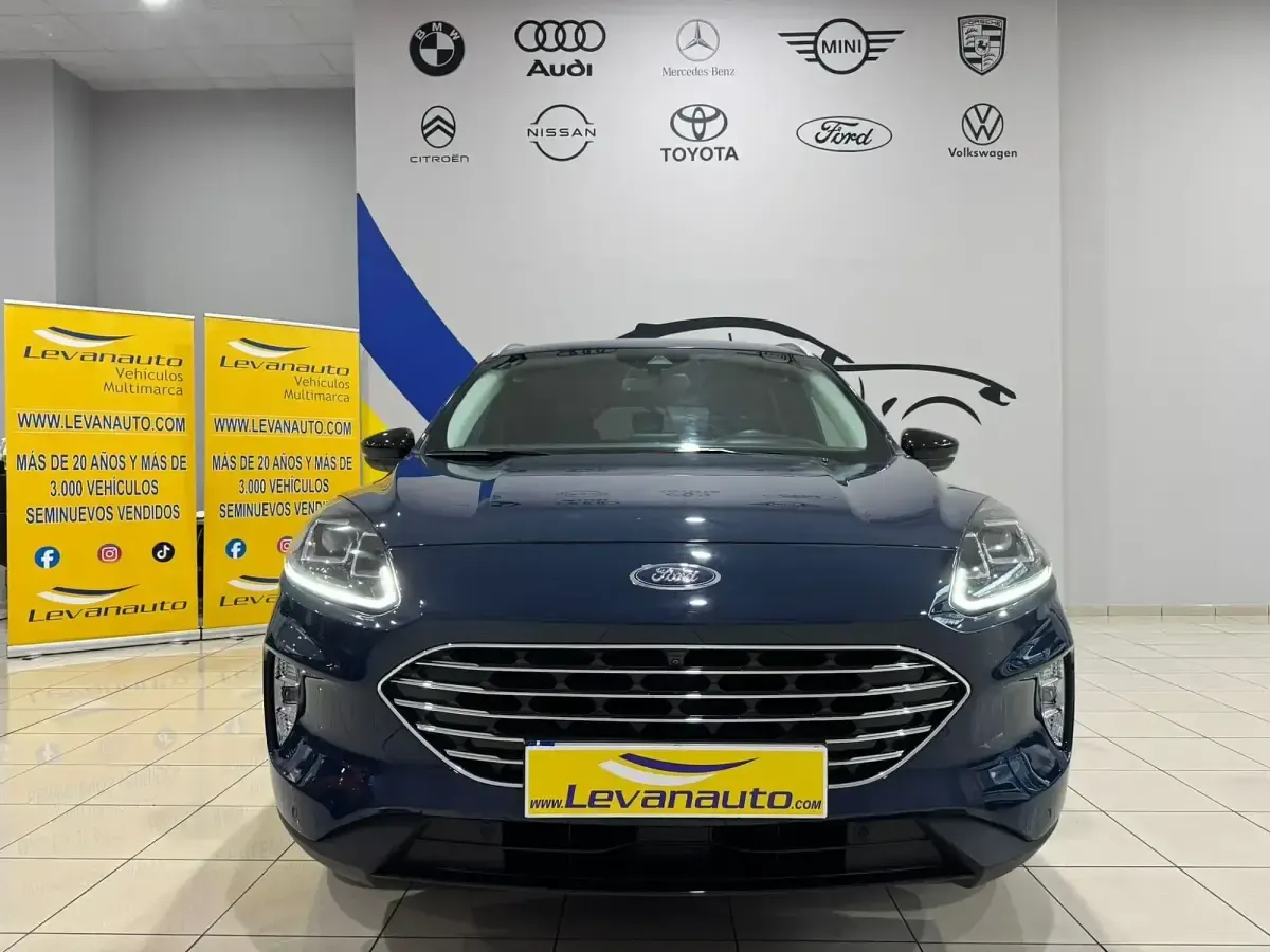 Usado Ford Kuga Titanium 191 CV (140 kW) 2022 Azul SUV