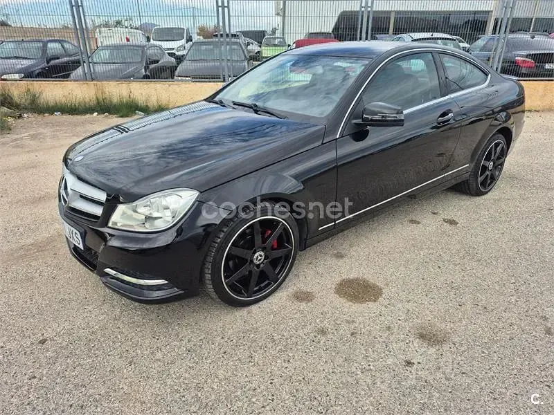 Usado Mercedes C220 170 CV (125 kW) 2012 Negro Coupe