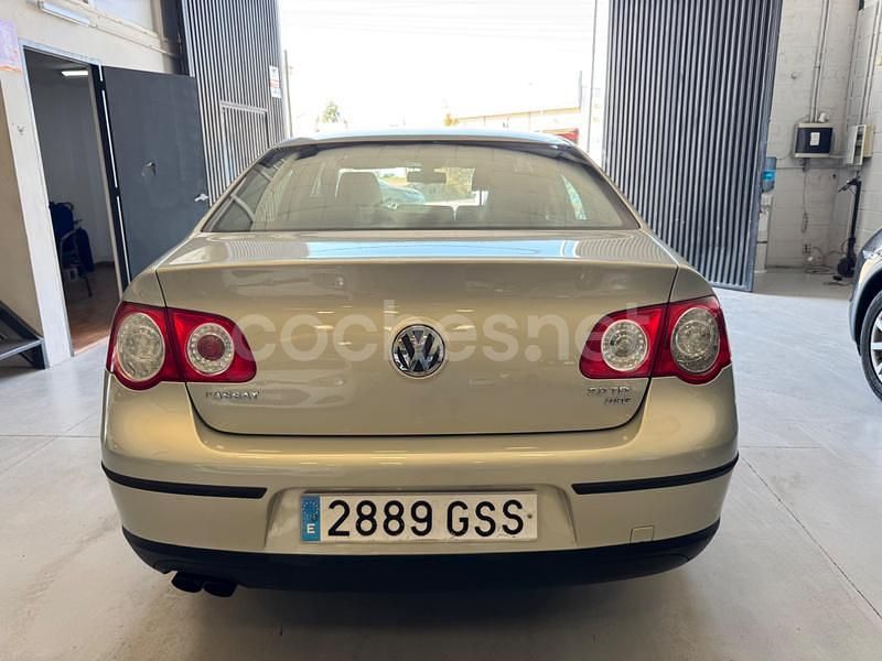 Usado VW Passat Advance 140 CV (102 kW) 2010 Beige Berlina