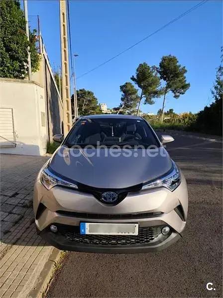 Begagnad Toyota C-HR Advance 122 HK (89 kW) 2019 Grå SUV