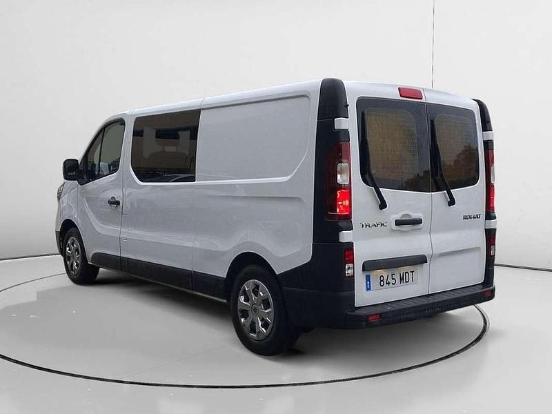 Usado Renault Trafic 111 CV (81 kW) 2023 Blanco Monovolumen