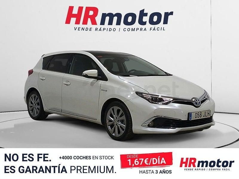 Usado Toyota Auris Hybrid Advance 136 CV (100 kW) 2016 Blanco Berlina