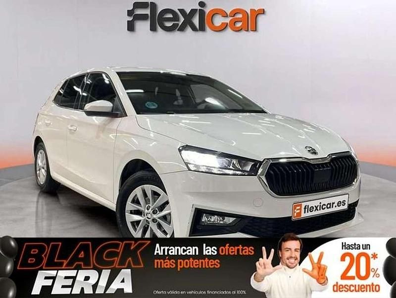 Usado Skoda Fabia Selection 95 CV (69 kW) 2024 Blanco Utilitario