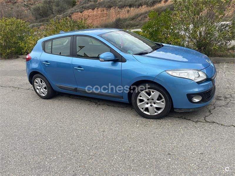 Usado Renault Mégane LIMITED 115 CV (84 kW) 2014 Azul Berlina