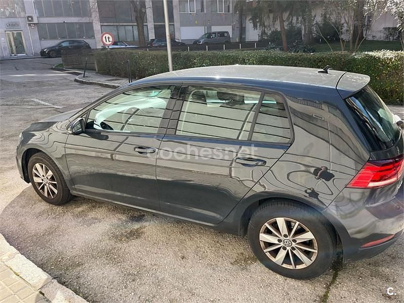 Usado VW Golf VII Advance 110 CV (80 kW) 2017 Gris / plata Berlina