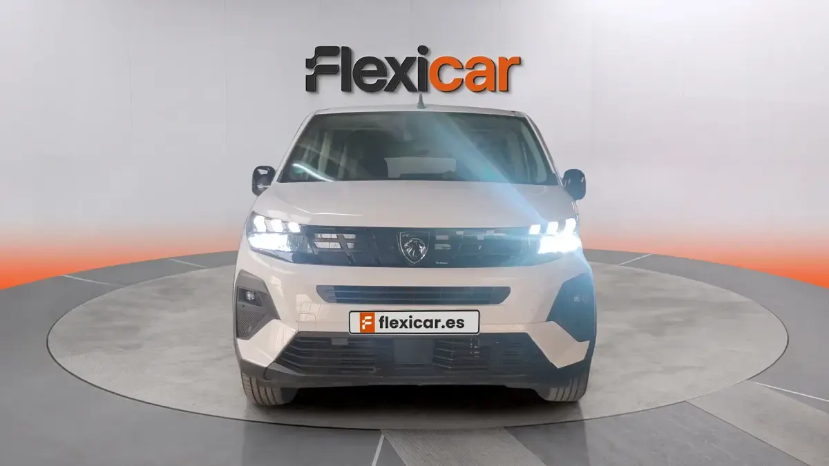 Usado Peugeot Rifter Allure 131 CV (96 kW) 2024 Blanco Monovolumen