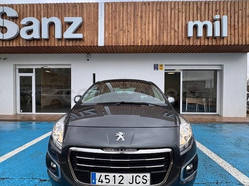 Usado Peugeot 3008 Allure 120 CV (88 kW) 2015 Gris / plata Familiar