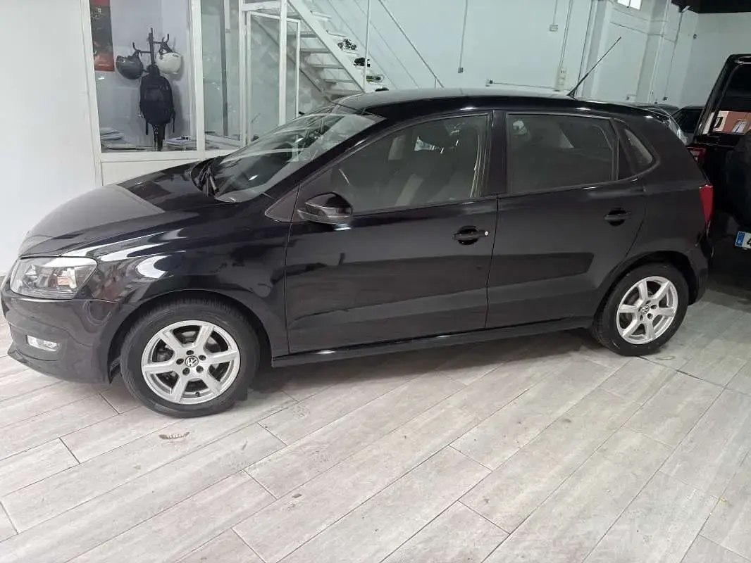 Usado VW Polo Advance 69 CV (50 kW) 2011 Negro Utilitario