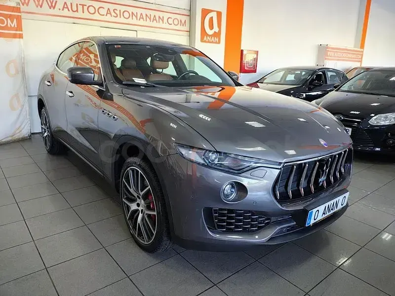 Usado Maserati Levante 430 CV (316 kW) 2016 Gris / plata SUV