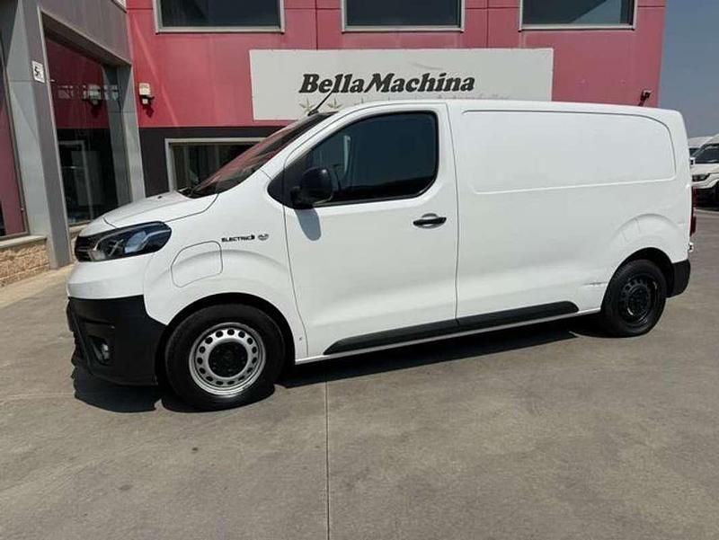 Usado Toyota Proace 100 kW (137 CV) 2022 Blanco Monovolumen