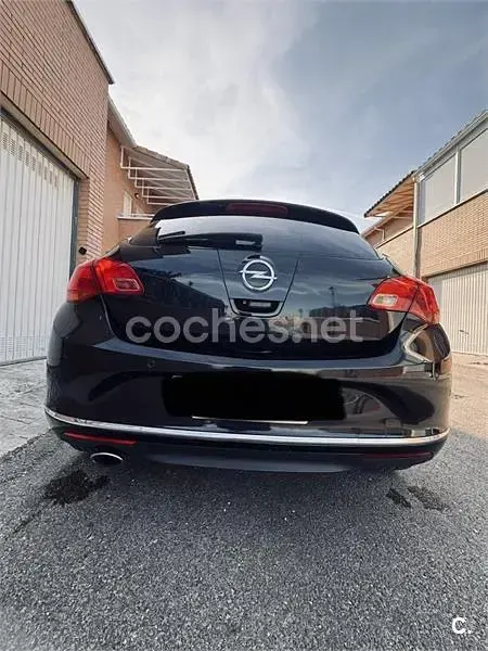 Usado Opel Astra Selective 165 CV (121 kW) 2015 Negro Berlina